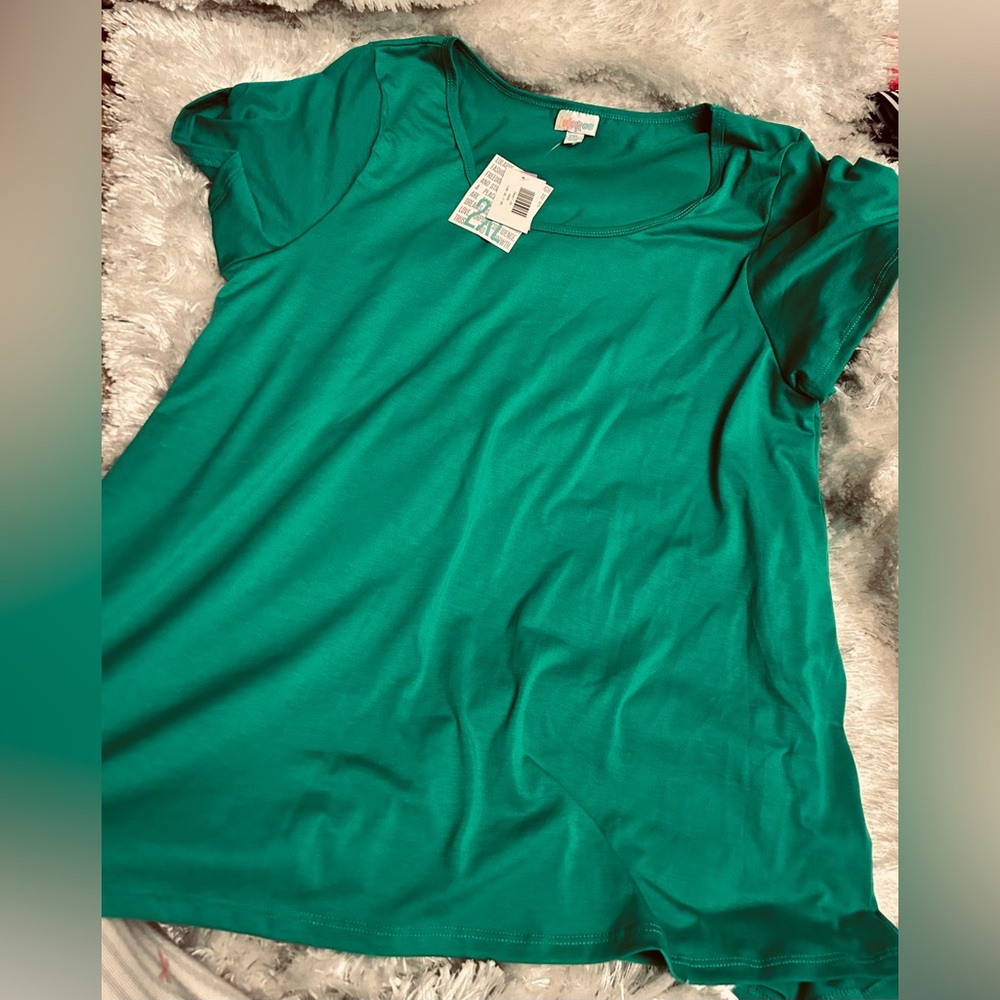Beautiful kelly green colored LuLaRoe Classic Tee. Size 2XL.  Brand new with tag